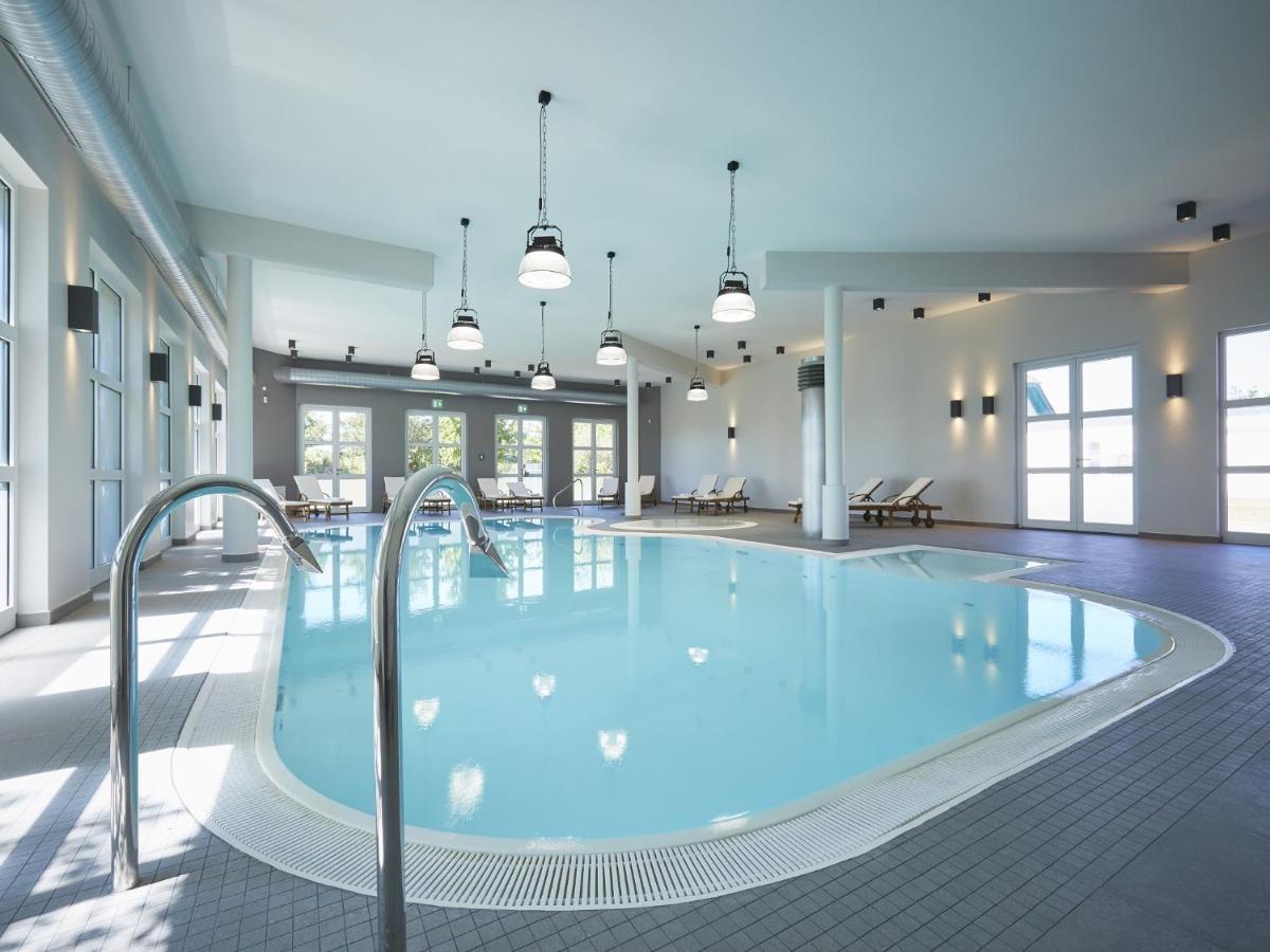 Reetland Am Meer - Premium Reetdachvilla Mit 2 Schlafzimmern, Sauna Und Kamin E04 Dranske Esterno foto